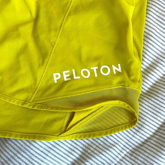 Peloton Lululemon Hotty Hot Shorts - Size 6 - Picture 2 of 4